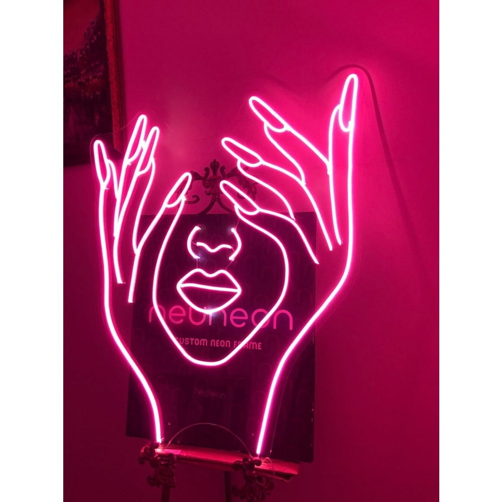 Tırnak Detaylı Kadın Neon