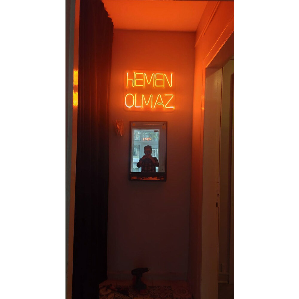 Hemen Olmaz Neon Işıklı Şeffaf Pleksi