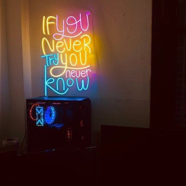 Denemezsen bilemezsin neon tabela