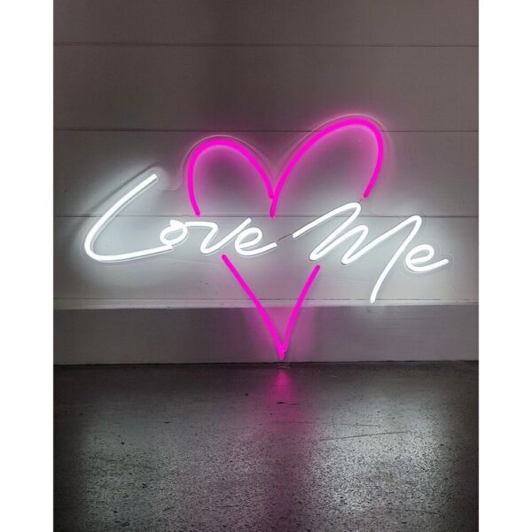 Love Me Neon Işıklı Tabela