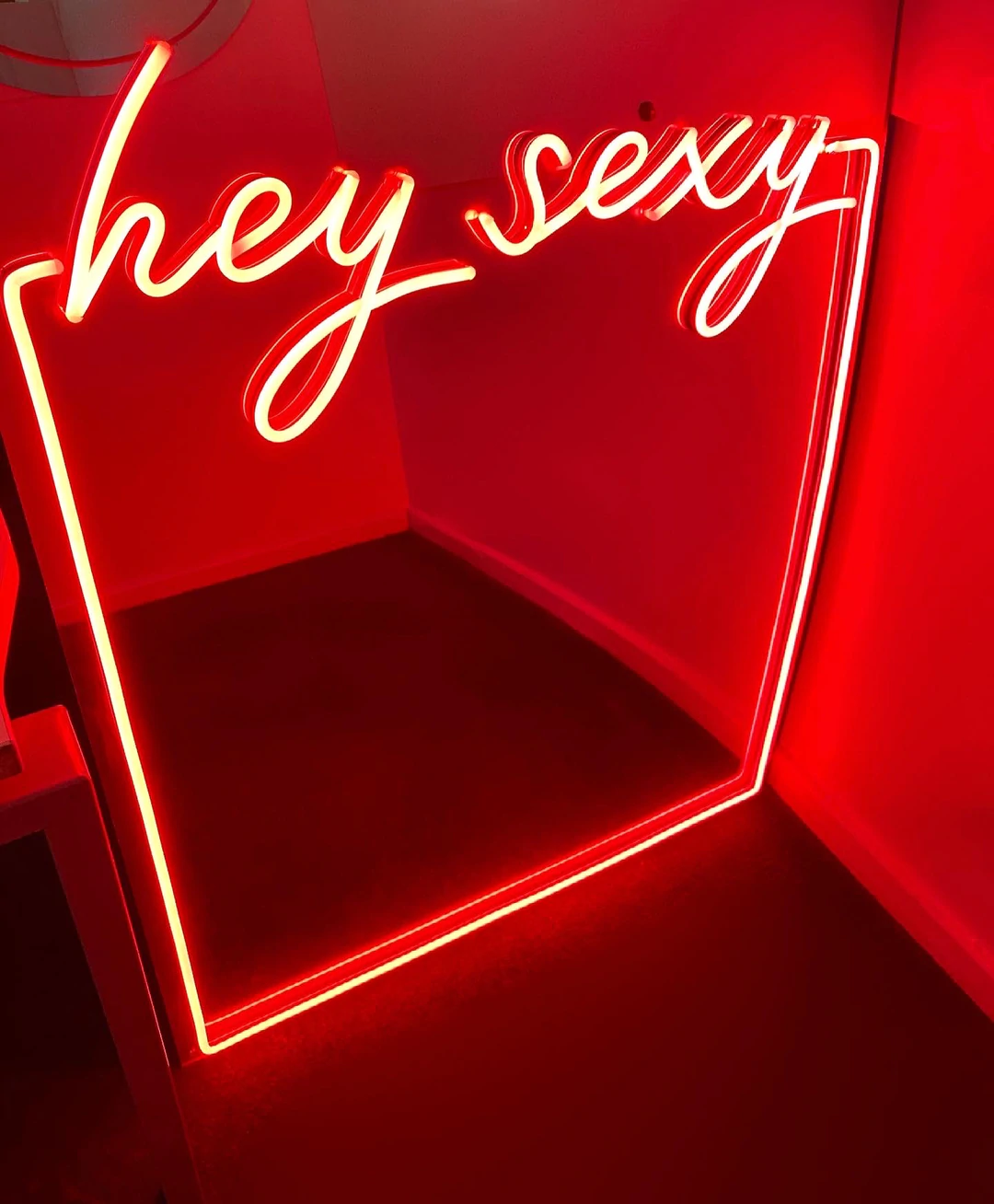 Hey Sexy Neuneon Ayna
