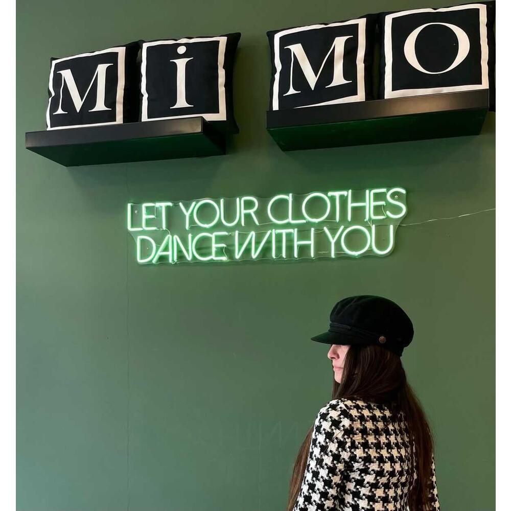Let your clothes dance with you Neon Işıklı Şeffaf Pleksi