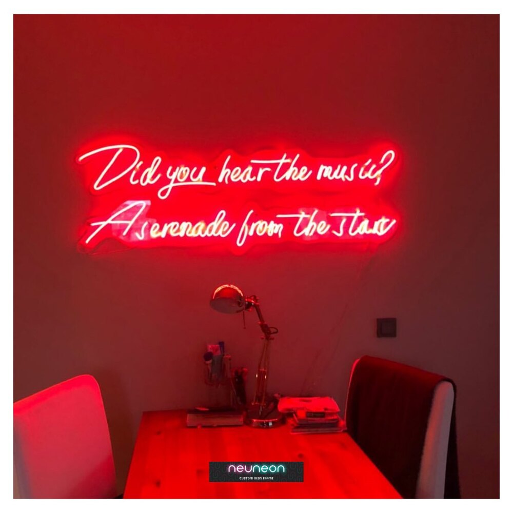 Serenade Neon Işıklı Şeffaf Pleksi