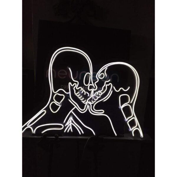 Öpüşen Kurukafalar Neon Tabela