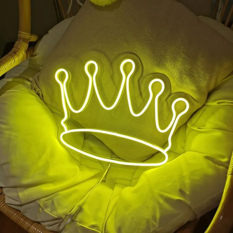 Kingdom Neon Işıklı Şeffaf Pleksi