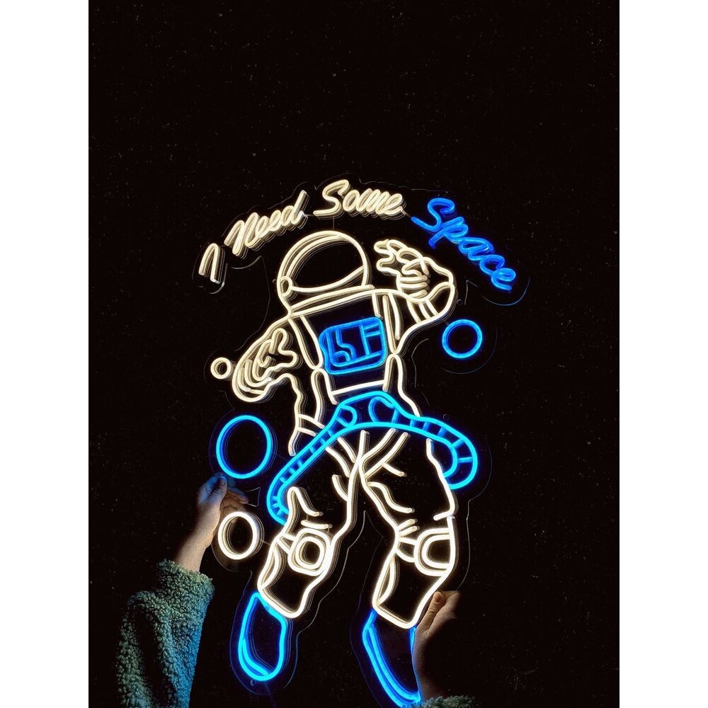 I Need Some Space Neon Işıklı Şeffaf Pleksi